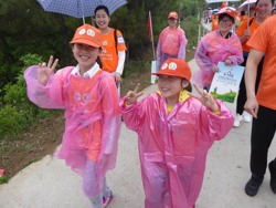 Ook vele familes wandelen mee  China